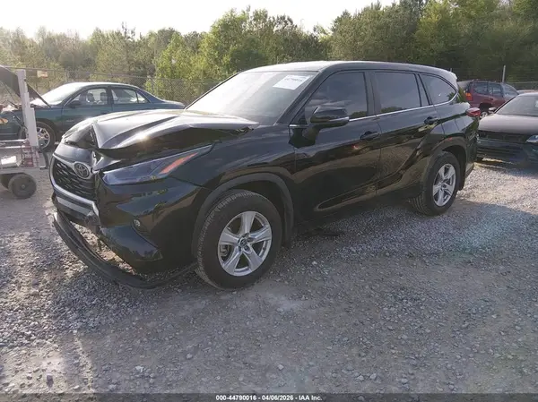 5TDKDRAH9PS510022 2023 TOYOTA HIGHLANDER - Image 2