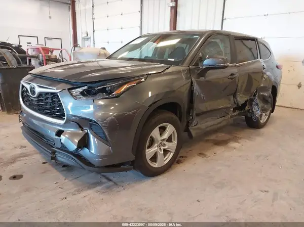 5TDKDRAH9PS510229 2023 TOYOTA HIGHLANDER - Image 2