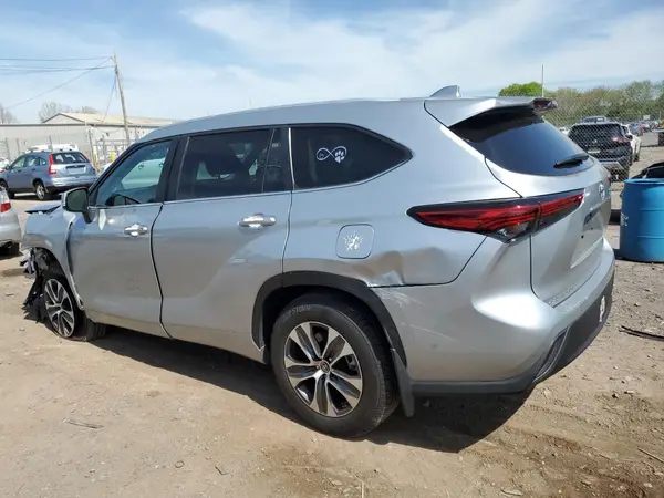 5TDKDRAH9PS516256 2023 TOYOTA HIGHLANDER - Image 2