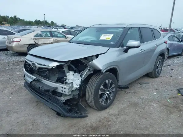 5TDKDRAH9PS520744 2023 TOYOTA HIGHLANDER - Image 2