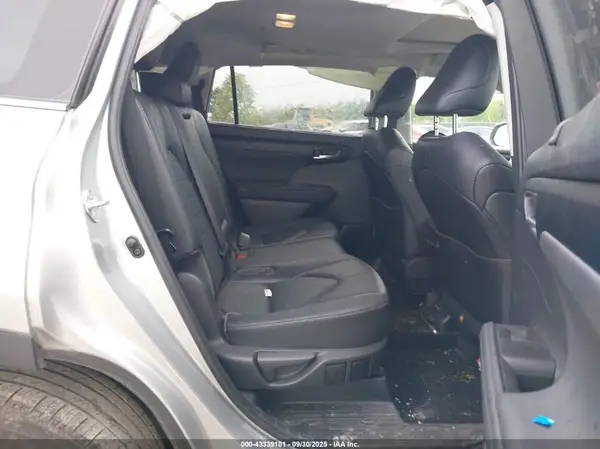 5TDKDRAH9PS520744 2023 TOYOTA HIGHLANDER - Image 8