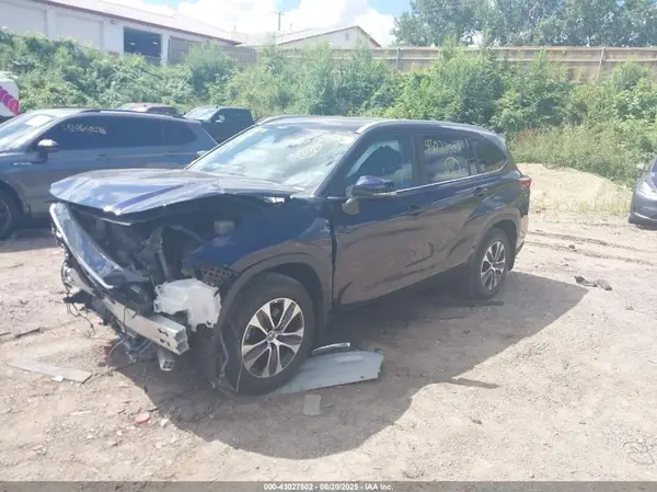 5TDKDRAH9PS526866 2023 TOYOTA HIGHLANDER - Image 2