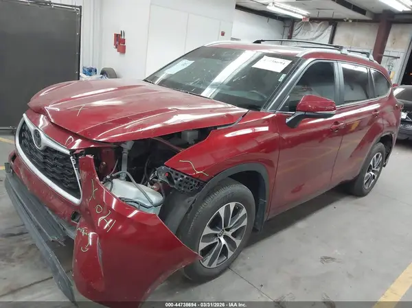5TDKDRAH9PS527211 2023 TOYOTA HIGHLANDER - Image 2