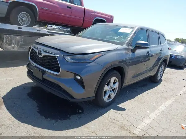 5TDKDRAH9RS050007 2024 TOYOTA HIGHLANDER - Image 2