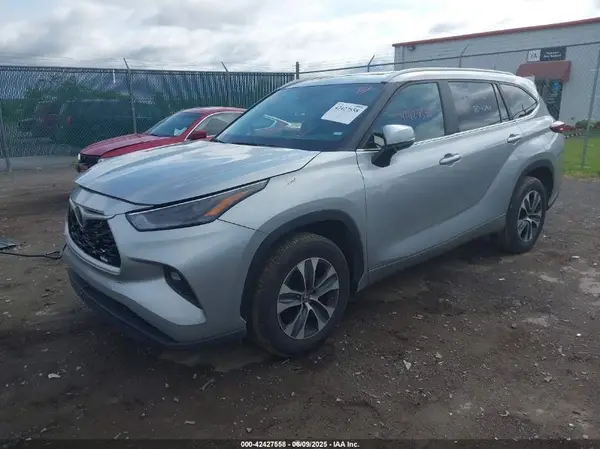 5TDKDRAH9RS050136 2024 TOYOTA HIGHLANDER - Image 2