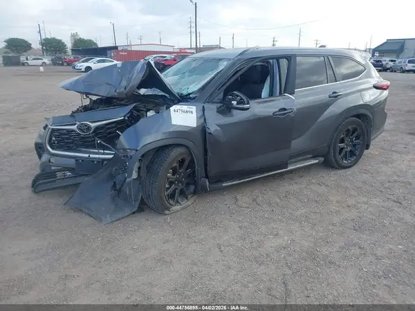 5TDKDRAH9RS054543 2024 TOYOTA HIGHLANDER - Image 2