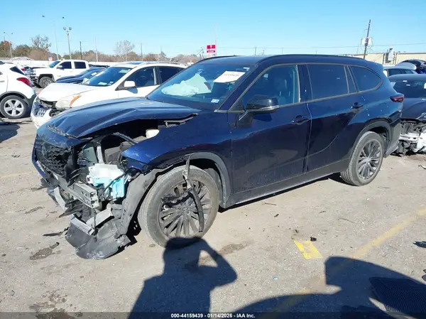 5TDKDRAH9RS528135 2024 TOYOTA HIGHLANDER - Image 2