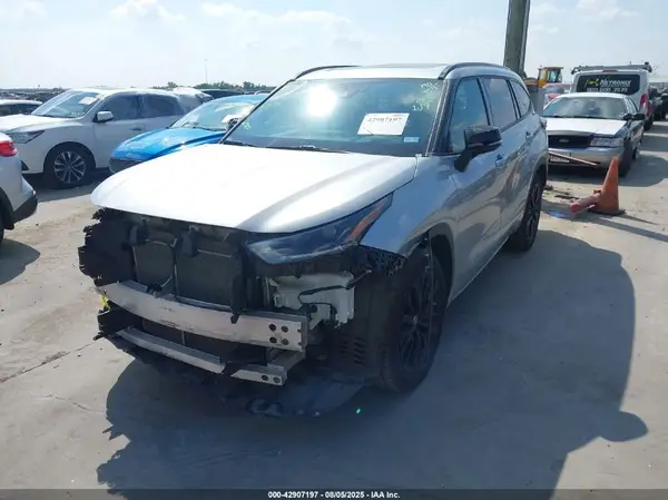 5TDKDRAH9RS531147 2024 TOYOTA HIGHLANDER - Image 2