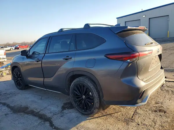 5TDKDRAH9RS531889 2024 TOYOTA HIGHLANDER - Image 2