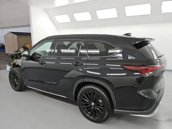 5TDKDRAH9RS532590 2024 TOYOTA HIGHLANDER - Image 2