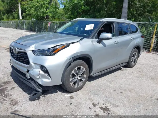 5TDKDRAH9RS537868 2024 TOYOTA HIGHLANDER - Image 2