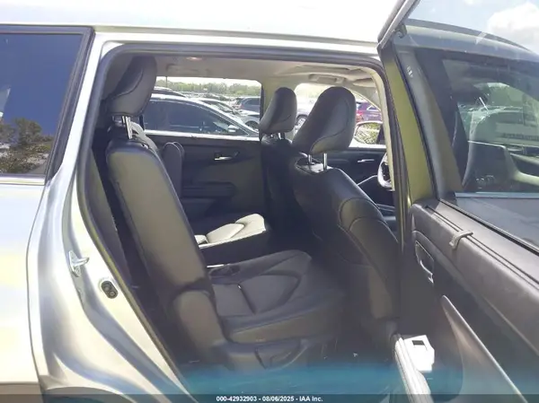 5TDKDRAH9RS537868 2024 TOYOTA HIGHLANDER - Image 8
