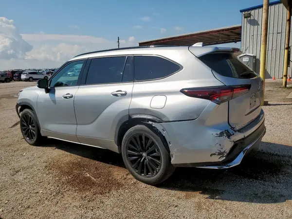5TDKDRAH9RS537997 2024 TOYOTA HIGHLANDER - Image 2