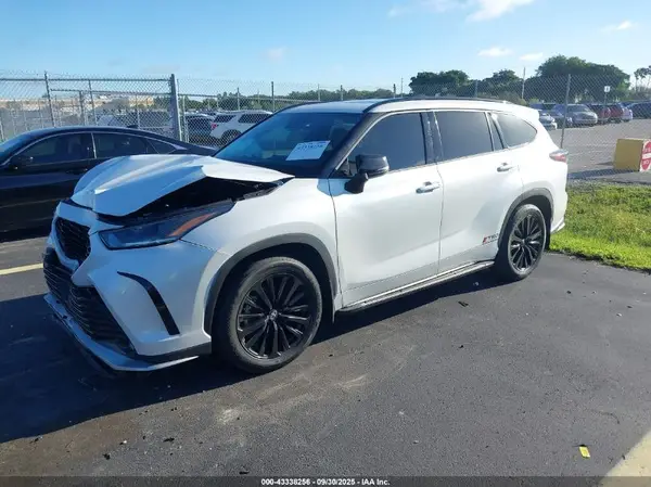5TDKDRAH9RS547087 2024 TOYOTA HIGHLANDER - Image 2