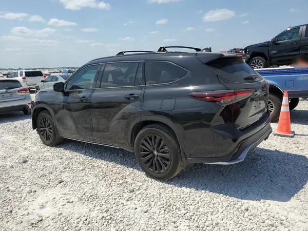 5TDKDRAH9RS549647 2024 TOYOTA HIGHLANDER - Image 2