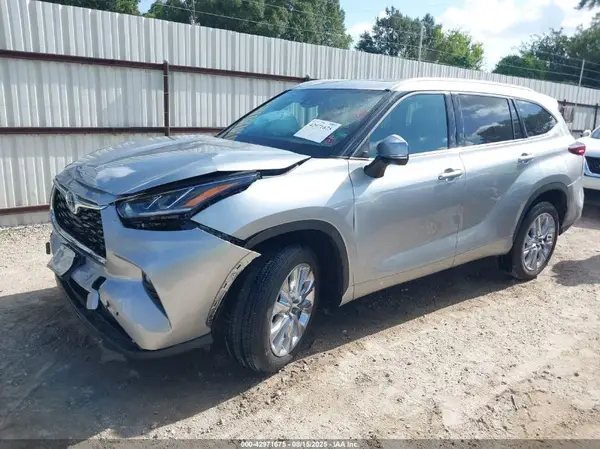 5TDKDRAH9SS551145 2025 TOYOTA HIGHLANDER - Image 2