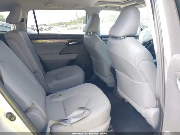 5TDKDRAH9SS551145 2025 TOYOTA HIGHLANDER - Image 8