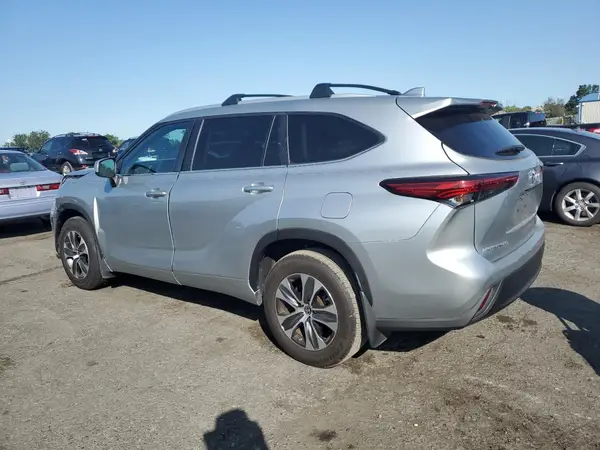 5TDKDRAHXPS000455 2023 TOYOTA HIGHLANDER - Image 2