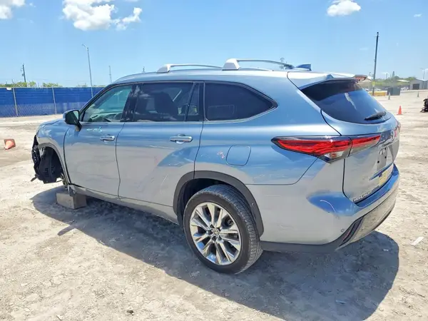 5TDKDRAHXPS001573 2023 TOYOTA HIGHLANDER - Image 2