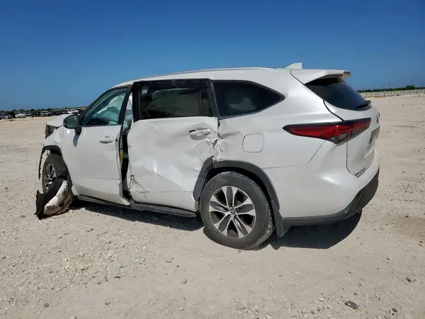 5TDKDRAHXPS004067 2023 TOYOTA HIGHLANDER - Image 2