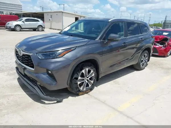 5TDKDRAHXPS007602 2023 TOYOTA HIGHLANDER - Image 2
