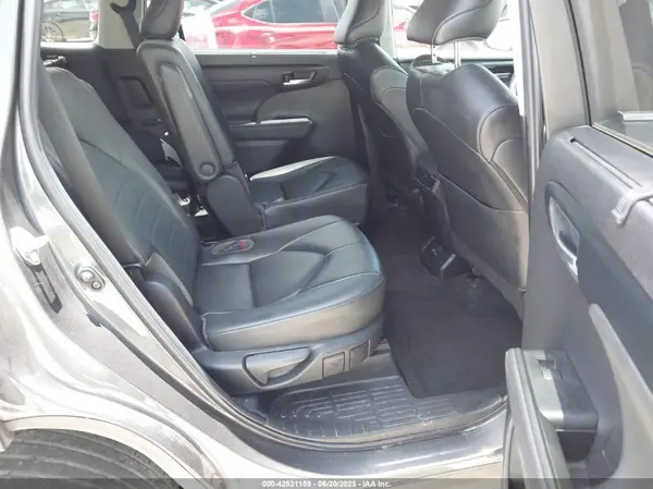 5TDKDRAHXPS007602 2023 TOYOTA HIGHLANDER - Image 8