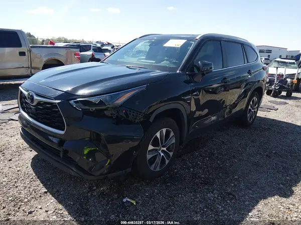 5TDKDRAHXPS009821 2023 TOYOTA HIGHLANDER - Image 2
