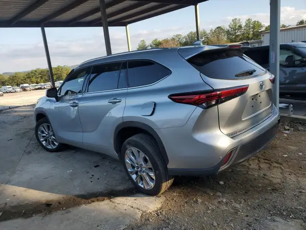 5TDKDRAHXPS019703 2023 TOYOTA HIGHLANDER - Image 2
