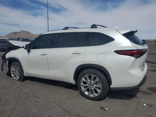 5TDKDRAHXPS019944 2023 TOYOTA HIGHLANDER - Image 2