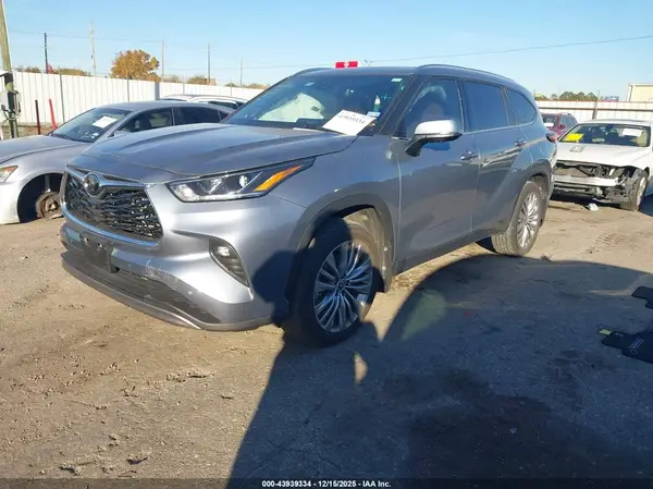 5TDKDRAHXPS026814 2023 TOYOTA HIGHLANDER - Image 2