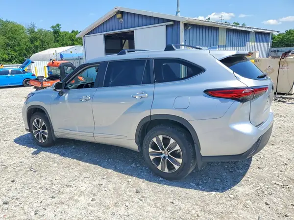5TDKDRAHXPS028109 2023 TOYOTA HIGHLANDER - Image 2