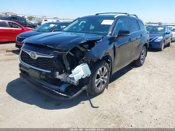 5TDKDRAHXPS028918 2023 TOYOTA HIGHLANDER - Image 2