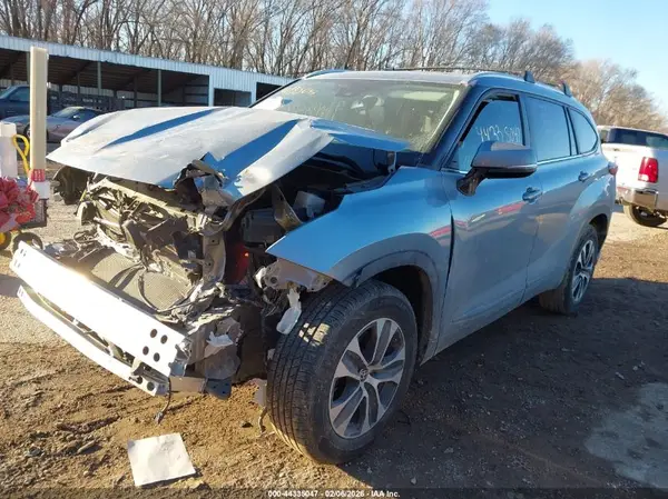 5TDKDRAHXPS029244 2023 TOYOTA HIGHLANDER - Image 2