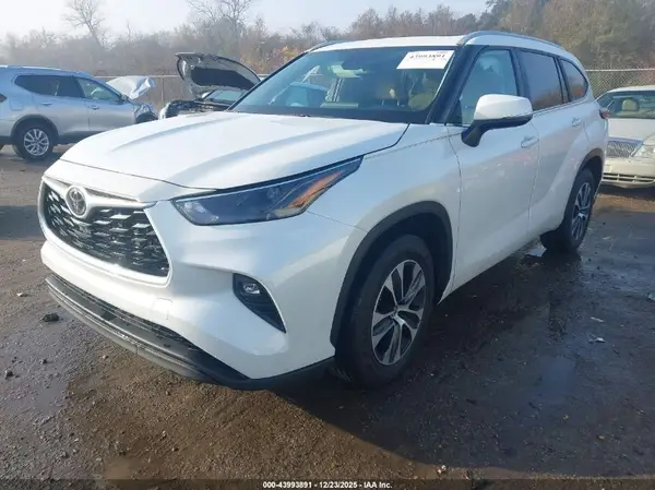 5TDKDRAHXPS031303 2023 TOYOTA HIGHLANDER - Image 2
