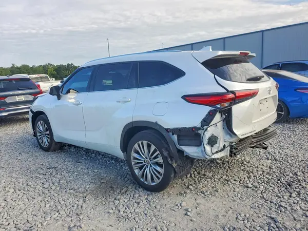 5TDKDRAHXPS033374 2023 TOYOTA HIGHLANDER - Image 2
