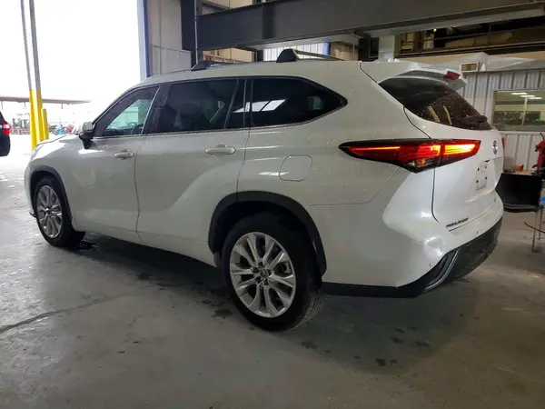 5TDKDRAHXPS039708 2023 TOYOTA HIGHLANDER - Image 2