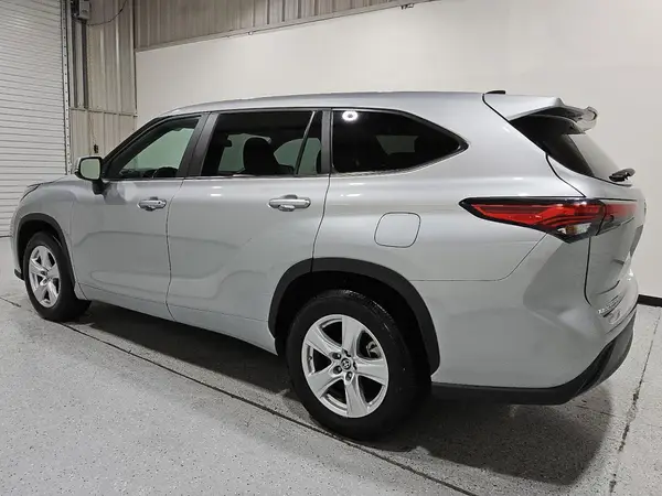 5TDKDRAHXPS505296 2023 TOYOTA HIGHLANDER - Image 2