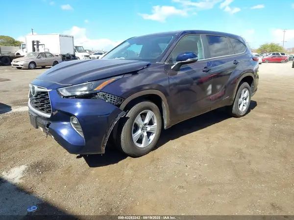 5TDKDRAHXPS509722 2023 TOYOTA HIGHLANDER - Image 2