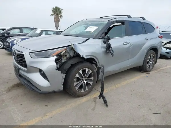 5TDKDRAHXPS511017 2023 TOYOTA HIGHLANDER - Image 2