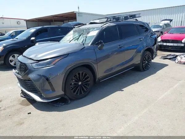5TDKDRAHXPS511678 2023 TOYOTA HIGHLANDER - Image 2