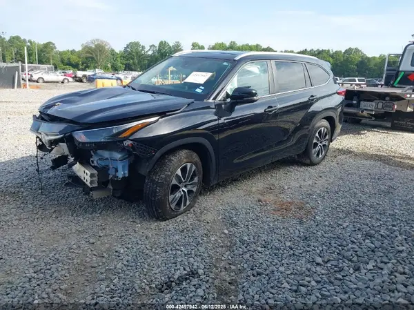 5TDKDRAHXPS511843 2023 TOYOTA HIGHLANDER - Image 2