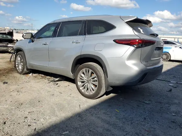 5TDKDRAHXPS514029 2023 TOYOTA HIGHLANDER - Image 2