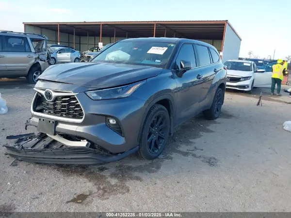 5TDKDRAHXPS515262 2023 TOYOTA HIGHLANDER - Image 2