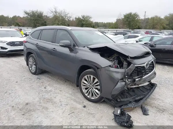 5TDKDRAHXPS516119 2023 TOYOTA HIGHLANDER - Image 1