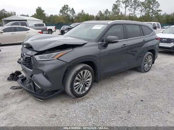 5TDKDRAHXPS516119 2023 TOYOTA HIGHLANDER - Image 2
