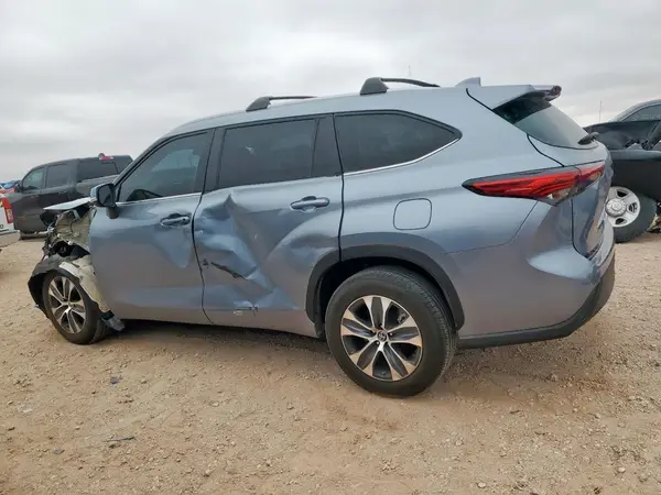5TDKDRAHXPS516573 2023 TOYOTA HIGHLANDER - Image 2
