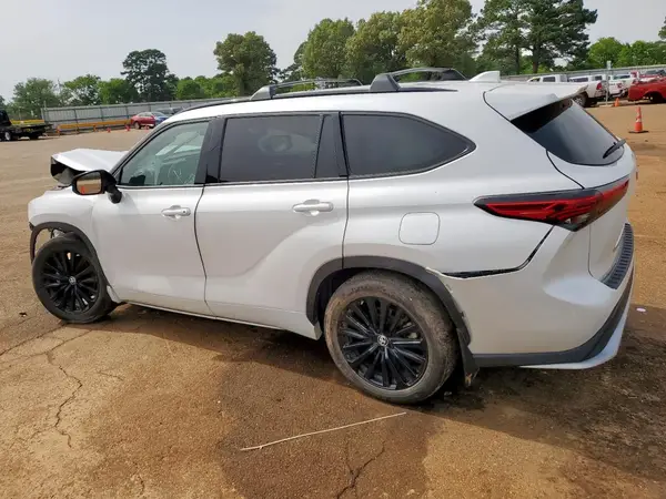 5TDKDRAHXPS520395 2023 TOYOTA HIGHLANDER - Image 2