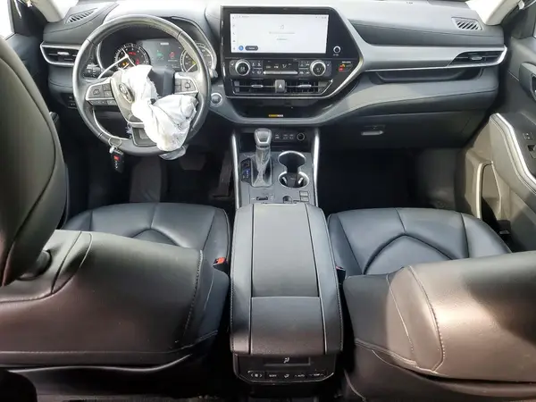 5TDKDRAHXPS520543 2023 TOYOTA HIGHLANDER - Image 8