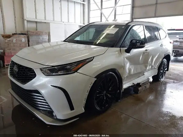 5TDKDRAHXPS520803 2023 TOYOTA HIGHLANDER - Image 2