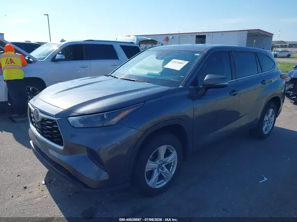 5TDKDRAHXPS521062 2023 TOYOTA HIGHLANDER - Image 2